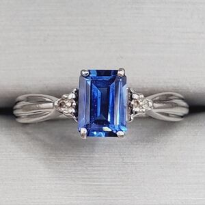 10k White Gold Blue Sapphire Ring